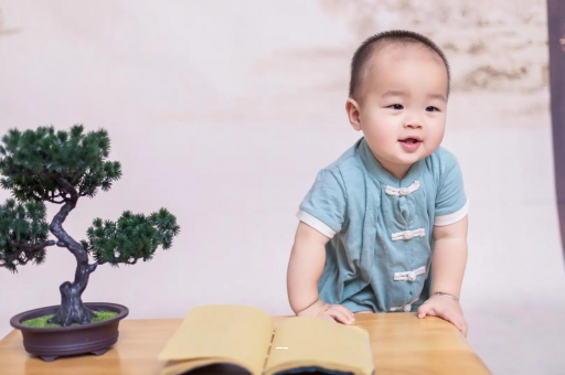 承德宝宝抓耳朵是什么原因